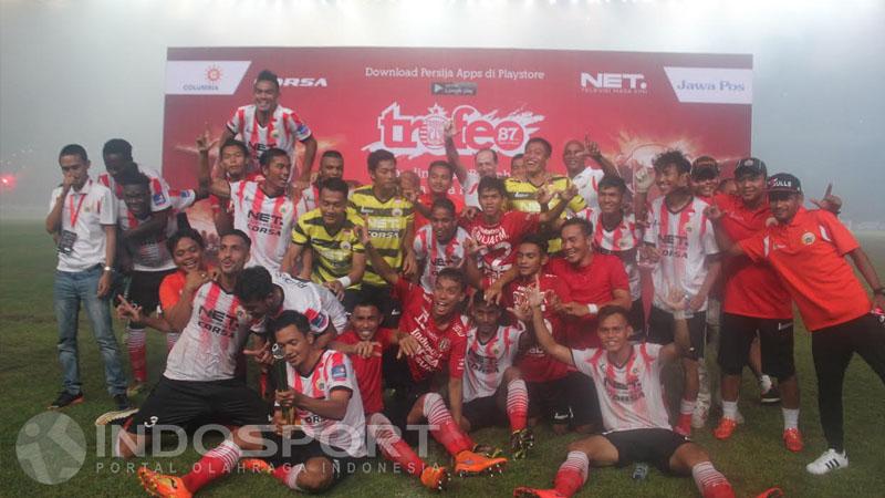 Pemain%20Persija%20Jakarta%20merayakan%20keberhasilan%20meraih%20Trofeo.